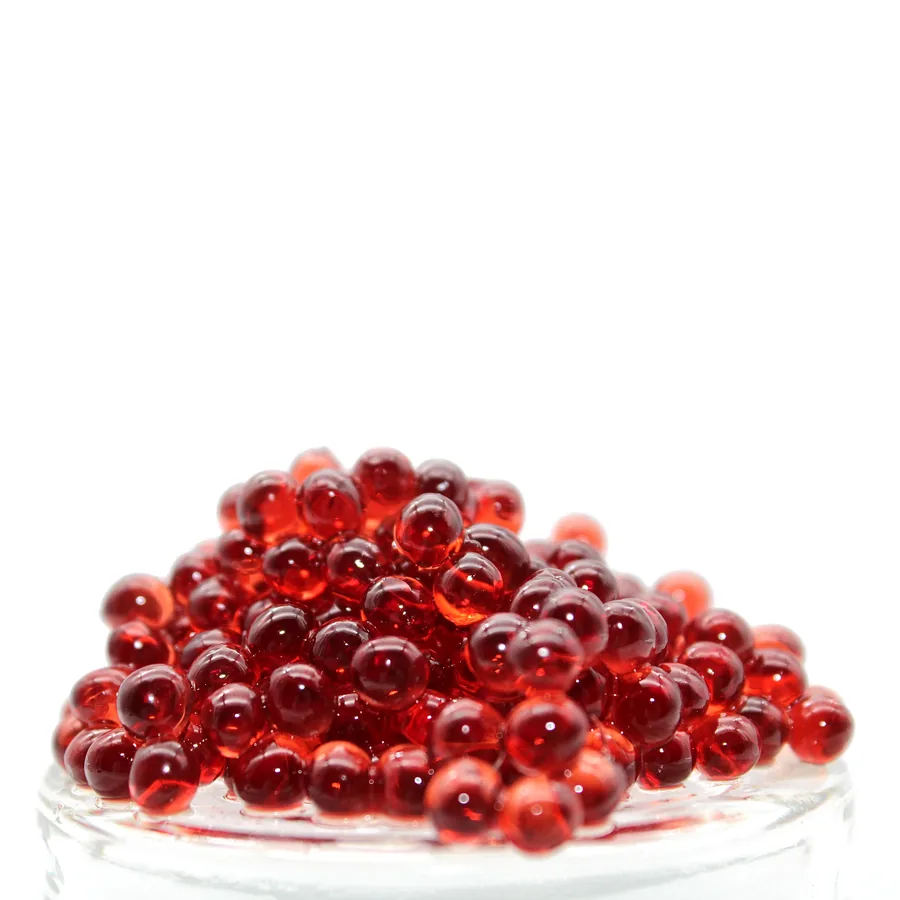 Perles de Pineau des Charentes Rouge en pyramide sur un pot en verre