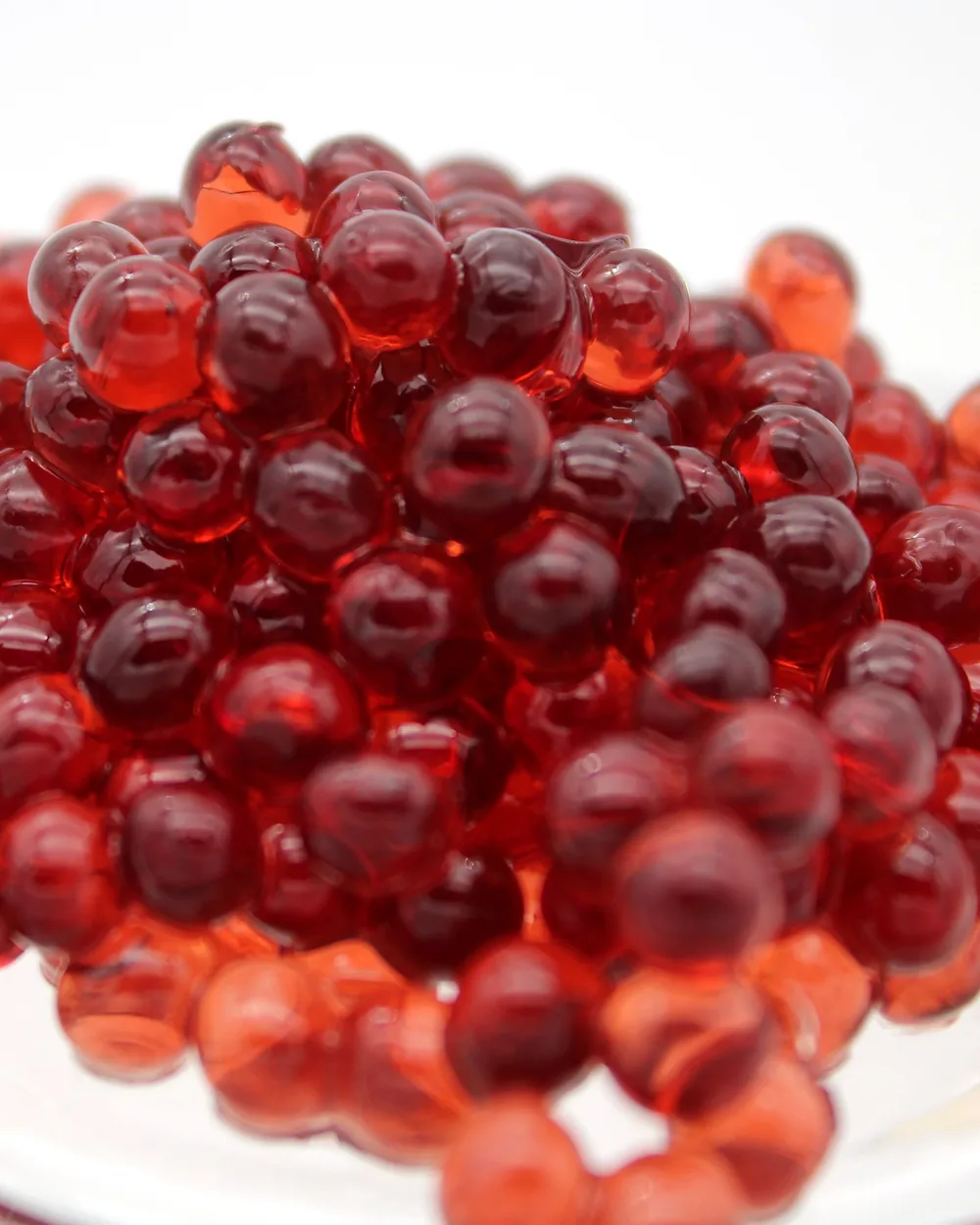 Gros plan sur des Perles de Pineau des Charentes Rouge couleur rubis